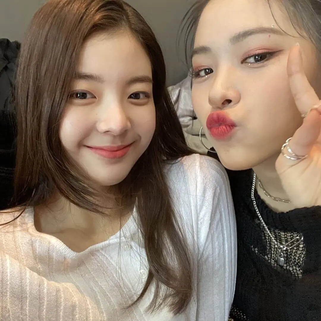 ITZY リュジン＆リア インスタ